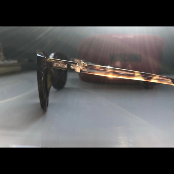 COPY - Moschino brown tortoise shell sunglasses - Picture 2 of 4